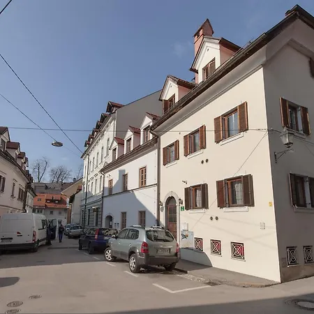 Apartment Spacious 2-bedroom Zabjak With Ac Tour As Laibach