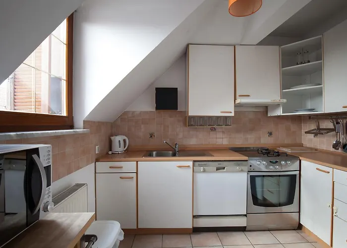 Spacious 2-bedroom Zabjak With Ac Tour As Apartment *