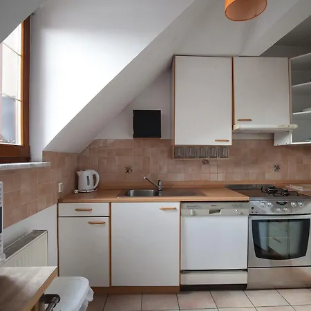 Spacious 2-bedroom Zabjak With Ac Tour As Apartma *