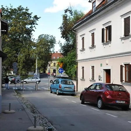 Spacious 2-bedroom Zabjak With Ac Tour As