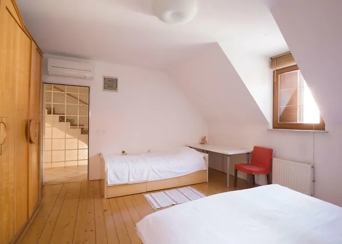 Spacious 2-bedroom Zabjak With Ac Tour As Apartmán Lublaň